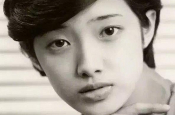 谁还记得山口百惠？曾被夸“神颜”女子，今61岁却已成买菜大妈