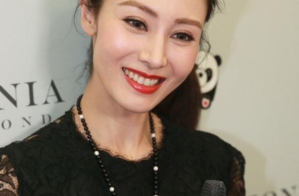 曾让香港富太们人人自危，男友一个比一个有钱，却婚后选择隐退