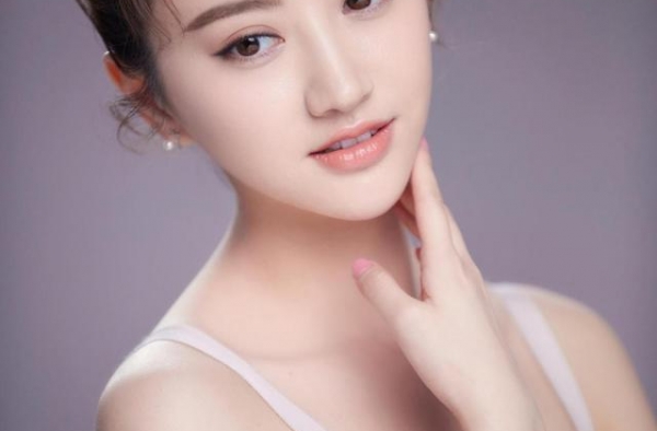 有种“土肥圆”叫景甜，路人偶遇真实身材尽收眼底，这是肥中带美