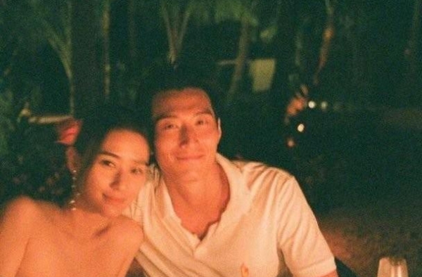 窦骁只恋爱无心事业？何超莲打错男友新剧名字，暴露豪门的傲慢？