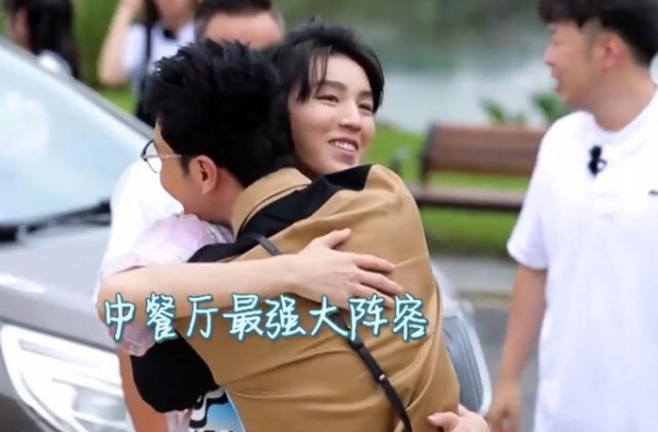 时隔四年与王俊凯再同框，李子峰完美演绎了什么叫真正的励志人生