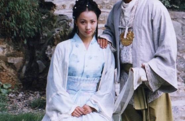 徐峥陶虹女儿徐小宝首露面，五官普通，难怪被陶虹称作“不漂亮”