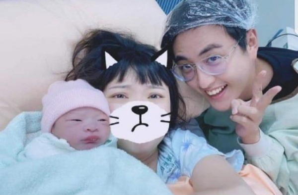 知名男星晒全家福官宣升级当爸爸，曾喊话徐佳莹：孩子可以当同学