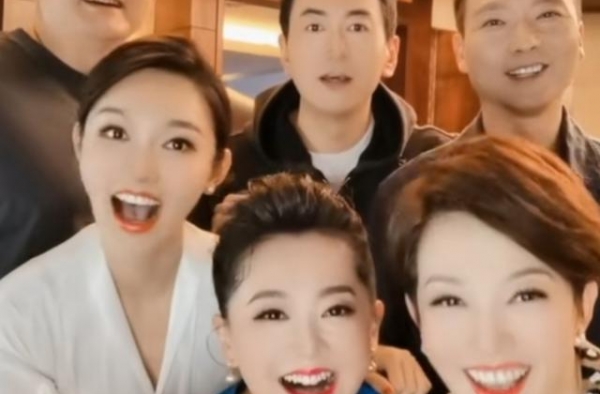 央视名嘴大聚会！主持人龙洋被赞最美，康辉鲁健反差好大