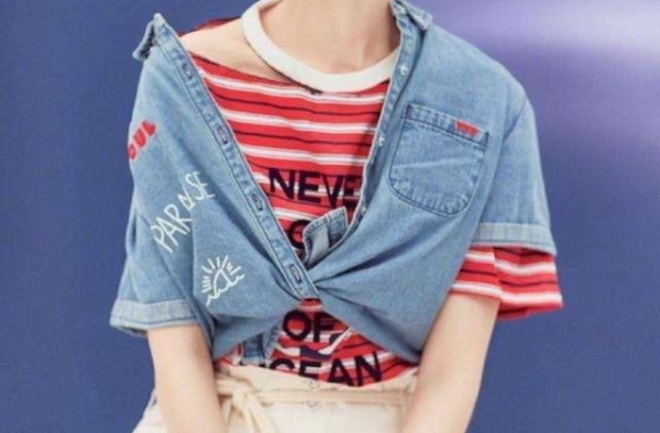 她家教严厉，在艺校曾经自卑过，今被称为“90后流量小花”
