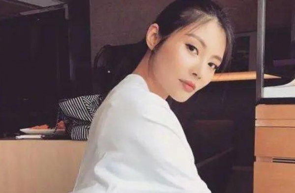 她是”大哥“的女人，王晶和影帝都带不动的人，被沈腾捧火