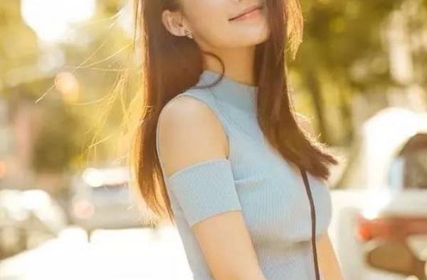 李沁太恨嫁！与杨洋青梅竹马和金世佳多次出游，撤单身声明求姻缘