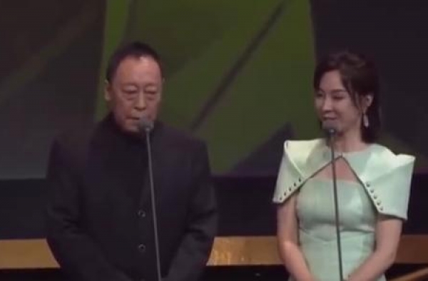 飞天奖颁奖典礼倪大红状态受关注，网友怀疑他身体不舒服