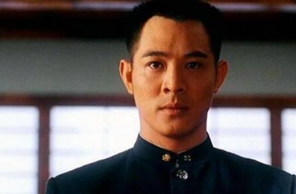 她曾与李连杰相爱3年，却在孕期内惨遭抛弃，今57岁美貌依旧