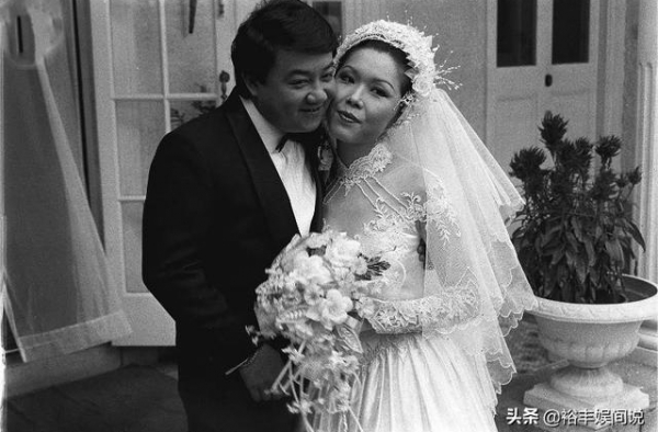 62岁关菊英近照，神隐近一年现身医院，与同性密友同居拒再婚
