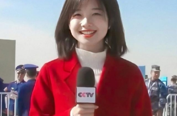 她刚上《新闻联播》就被传“婚恋成谜”，退休后又是一个张宏民？