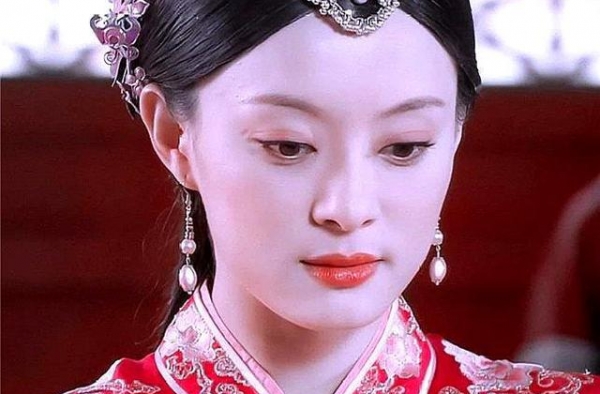 甄嬛传：果郡王真爱甄嬛？错，甄嬛不过是舒太妃与允礼的棋子而已