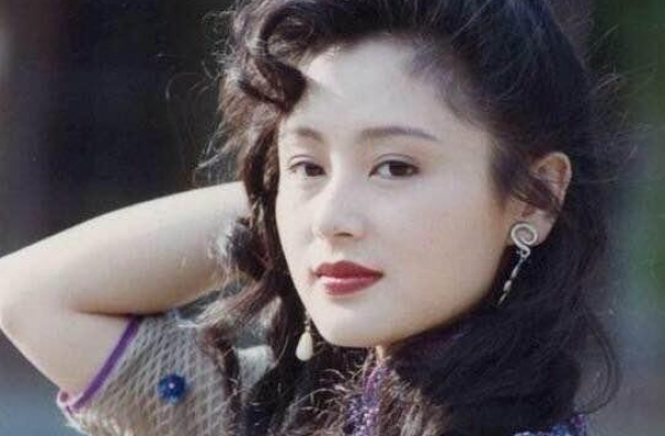 撕不掉的“花瓶”标签，靠美貌征服陈凯歌，陈红除了脸一无是处