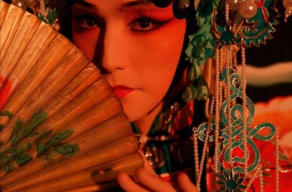 自诩“内蒙猛男”的阿云嘎，扮上京剧杨贵妃造型竟然如此柔美