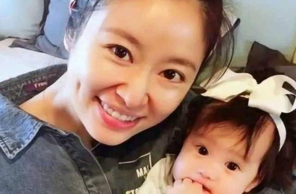 林心如的女儿上幼儿园被人欺负了，她的反应像极了我们普通妈妈