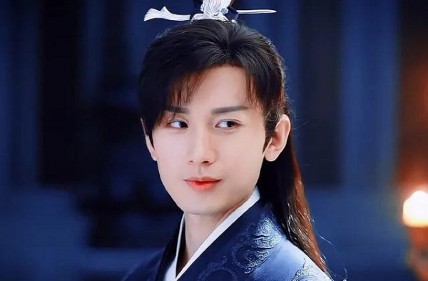 曝孟子义探班成毅，找男友人打掩护，之前曾在节目上向男方表白