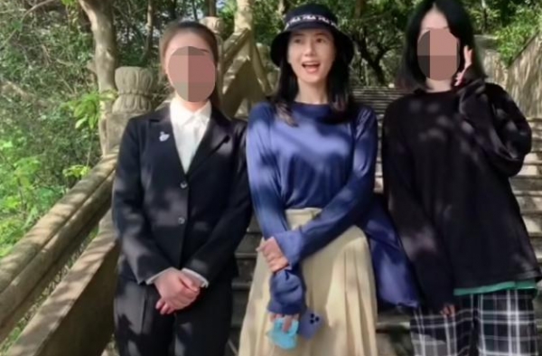 40岁高圆圆与素人合照曝光，状态疲惫似路人，网友直呼认不出