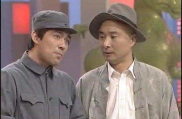 1988年朱时茂带朋友回家，妻子只做了拍黄瓜、炸花生却被称赞
