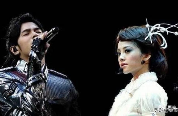 起底双J恋！天王三角恋、天后撒谎？古早瓜不要太好吃…