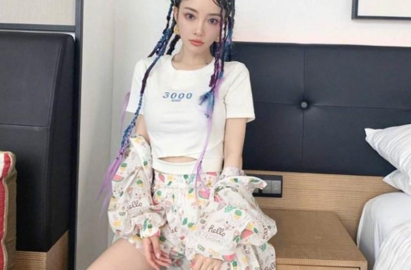 李小璐中秋带甜馨拍古风照，还发布音乐单曲，这是要复出吗？
