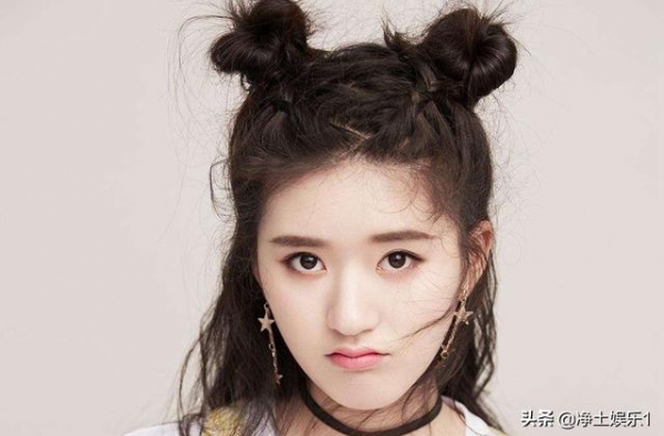 从小配角到大女主，22岁赵露思出道4年爆红，父母颜值高很相爱