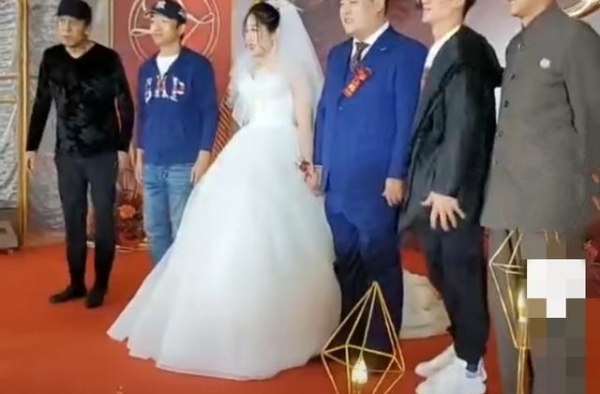小兵张嘎胖墩大婚！嘎子哥捧场众人重聚，张一山不来被吐槽腕大