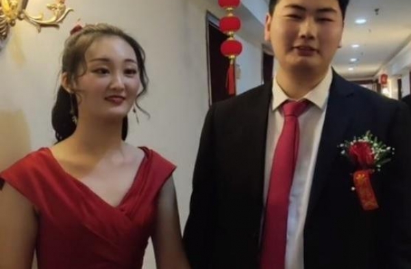 大衣哥的儿子结婚，新娘子长得像赵丽颖，漂亮又不失可爱