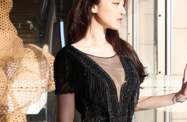 葛天离婚后如同开挂一般，170身高配傲人身材圈粉无数