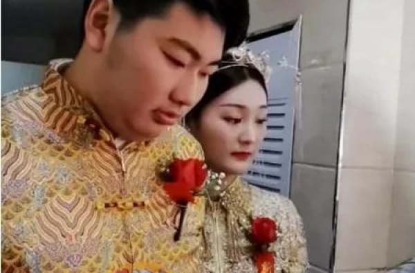 大衣哥儿子结婚、回门本该高兴，可面对“疯狂村民”仍不胜其扰