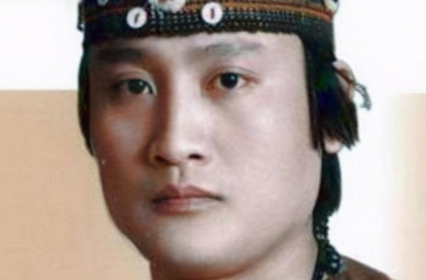 因春晚一夜成名，喝醉摔成智障后妻儿无情离开，被情人照顾22年