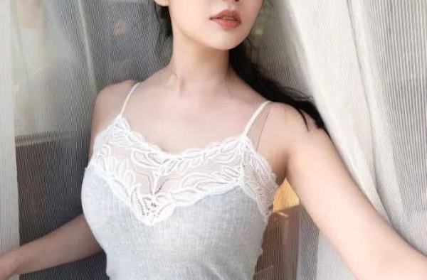 徐冬冬性感蕾丝照，身材高挑依旧丰满，网友：这身材让人羡慕