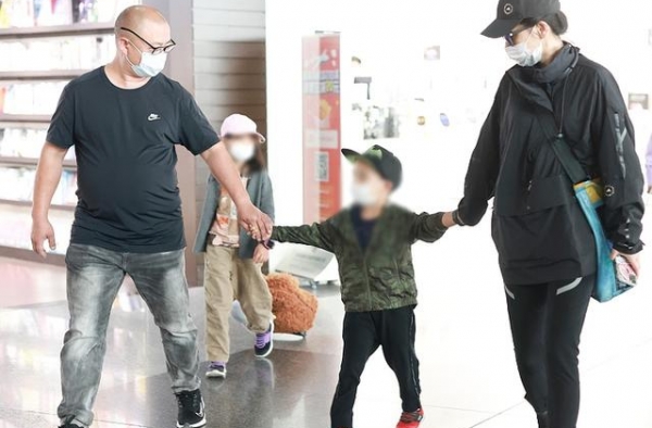 45岁梅婷与老公罕同框，曾主动倒贴还闪婚，结婚8年恩爱依旧