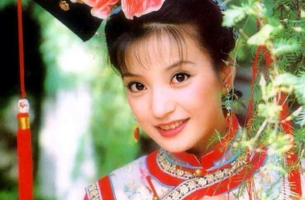 赵薇继子黄小宝恋情被实锤：新女友长相甜美、身材很棒