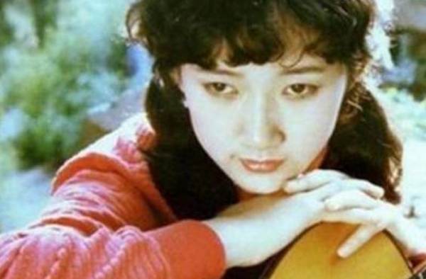 喜爱吉他的明星，林芳兵、张晓敏、李芸、王伯昭，还有蓉儿翁美玲