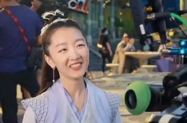 周冬雨终于拍电视剧！古装扮相太美，生图却像路人甲没有女主脸