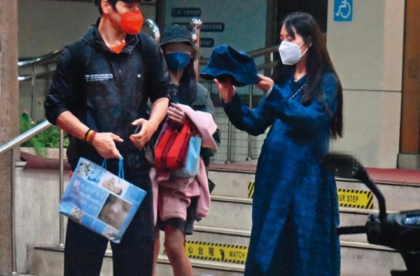 郭碧婷生产照曝光，素颜浮肿甜笑状态好，临产前要做好5项准备