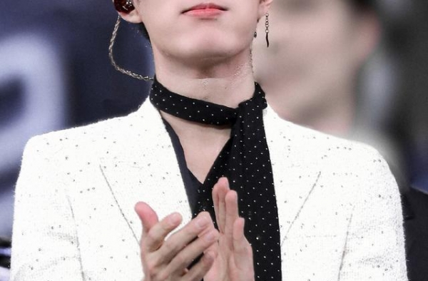 恭喜肖战，荣获2020亚洲最性感男明星称号，优秀再获认可