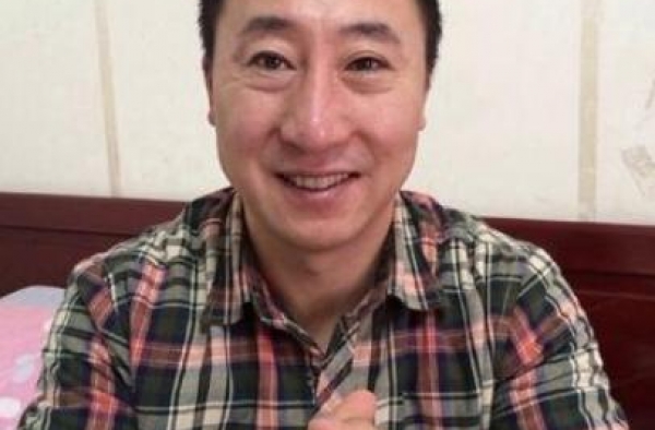 赵本山徒弟高速逃票，被收费杆砸中头部，为省55元丢掉性命