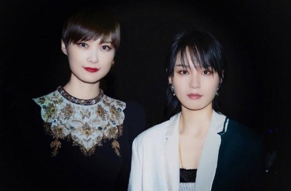 李宇春周笔畅15年后再合照，满满的青春回忆，爱你如初如你爱我