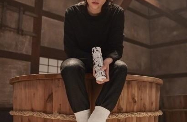 王菲女儿窦靖童23岁了，一向假小子形象的她，以后会结婚吗？