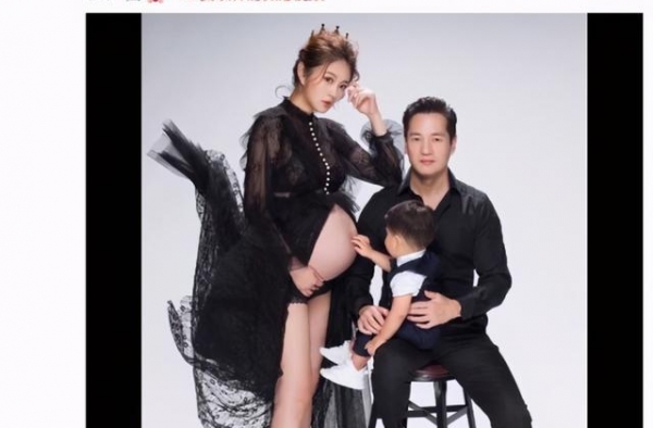 安以轩宣布即将封肚，与老公儿子拍孕肚写真，夫妻甜蜜亲吻太幸福