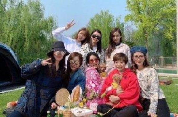 从baby站位，到上海名媛群的万物皆“拼”，高配版拼夕夕