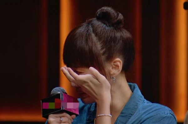 亲妈刚夺视后，女儿长得一般演技还烂，被赵薇批评得一无是处
