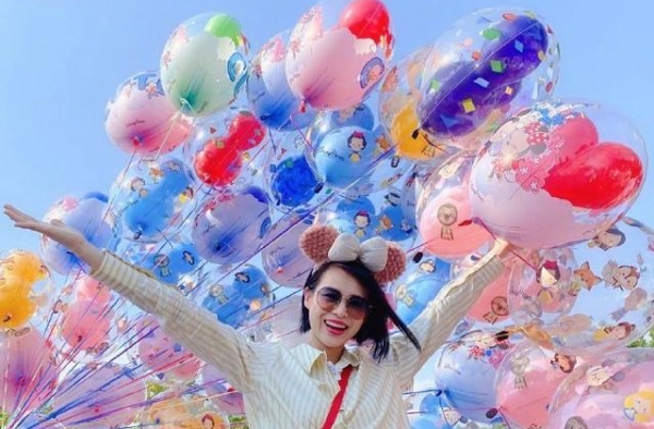 胡杏儿的逆袭：从“最丑港姐”到优雅女神，她越来越美的秘密是啥