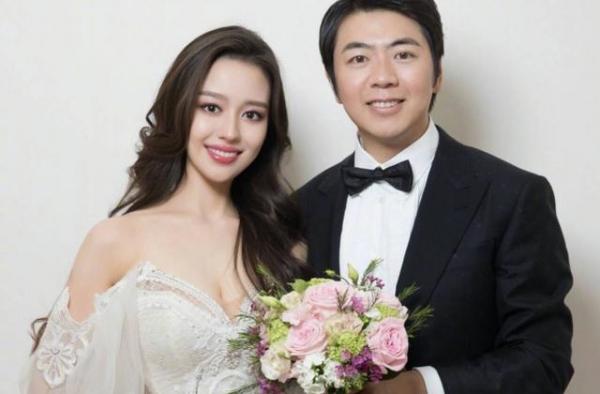 38岁郎朗宣布娇妻吉娜怀孕，采访时满脸兴奋，称：性别顺其自然