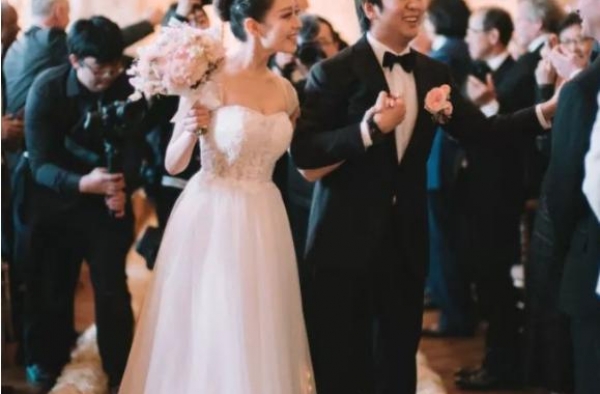 喜讯！郎朗荣升做父亲，吉娜晒画作官宣，网友：跪求孩子像妈妈