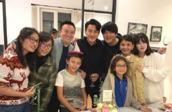 刘烨儿女现身刘恺威生日会！10岁诺一更精致，兄妹俩拍戏了