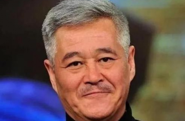 参观下赵本山的豪宅：装修如皇宫一样豪华，房子价值至少几千万
