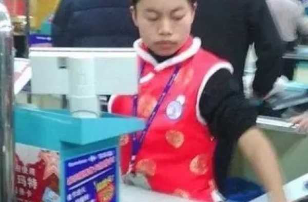 凤姐也倒戈了：美国梦难做，活的不如狗