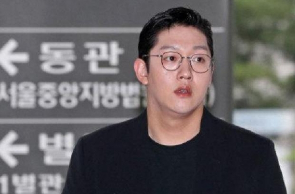 韩国已故女星具荷拉前男友获刑1年，曾以不雅视频威胁前女友下跪